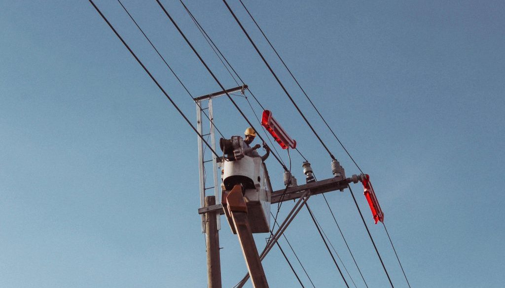 Servicios Eléctricos en Madrid y electricista en altura
